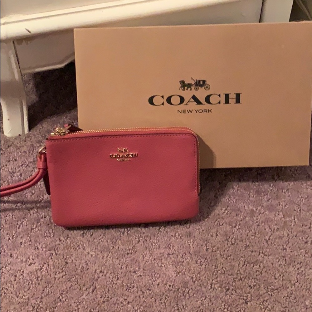 NWOT Pink coach wristlet